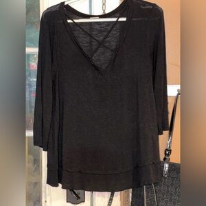 Kaileigh Black Long Sleeve Tunic with V-Neck size medium